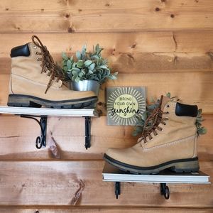 Steve Madden 💜 Pasa Leather Work Boots Wheat Nubuck Lug Sole Ankle Lace Up 8M